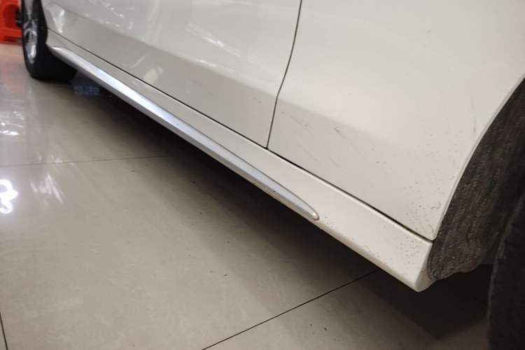 Used Mercedes-Benz C-Class 2021 C 260 L Sport Edition Right Side Sill
