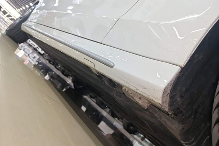 Used Mercedes-Benz C-Class 2021 C 260 L Sport Edition Star Collection Right Side Sill