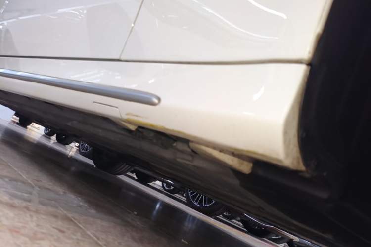 Used Mercedes-Benz C-Class 2021 C 260 L Sport Edition Star Collection Right Side Sill