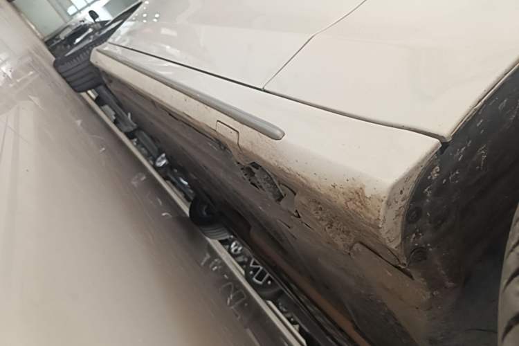 Used Mercedes-Benz C-Class 2021 C 260 L Sport Edition Right Side Sill