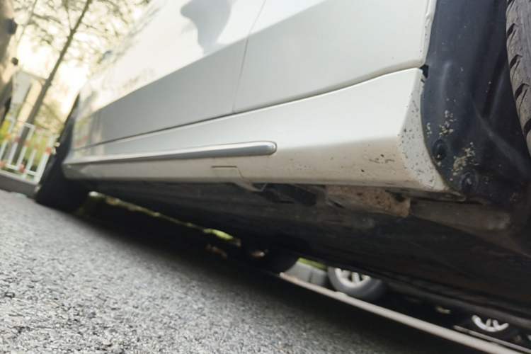 Used Mercedes-Benz C-Class 2021 C 260 L Sport Edition Star Collection Right Side Sill