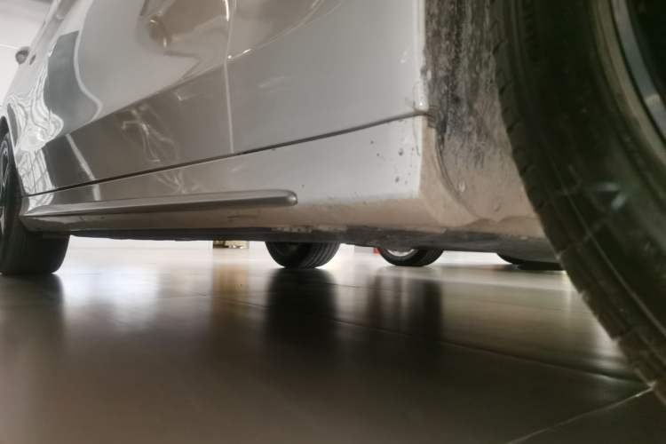 Used Mercedes-Benz C-Class 2021 C 260 L Sport Edition Star Collection Right Side Sill