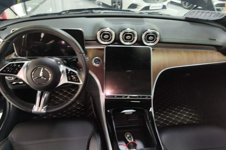 Used Mercedes-Benz C-Class 2022 Facelift C 260 L Center Console