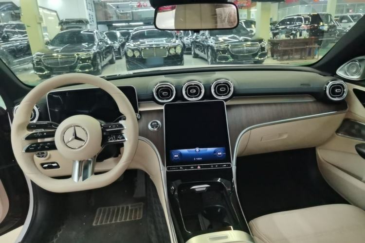 Used Mercedes-Benz C-Class 2022 Facelift C 260 L Center Console