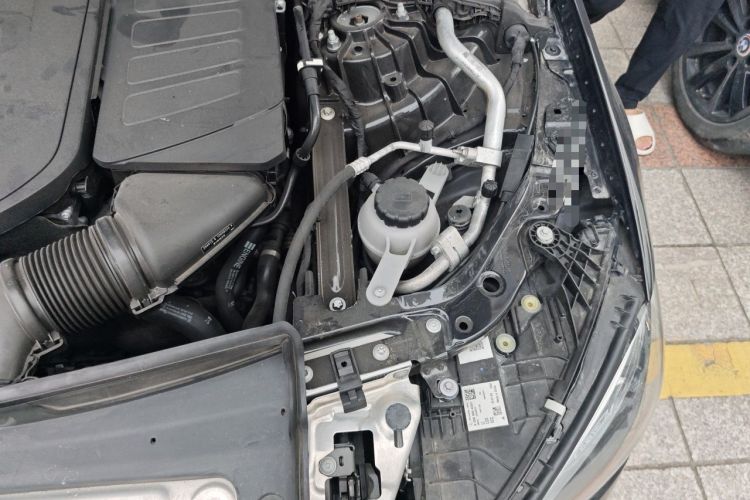 Used Mercedes-Benz C-Class 2022 C 260 L Engine Bay Left