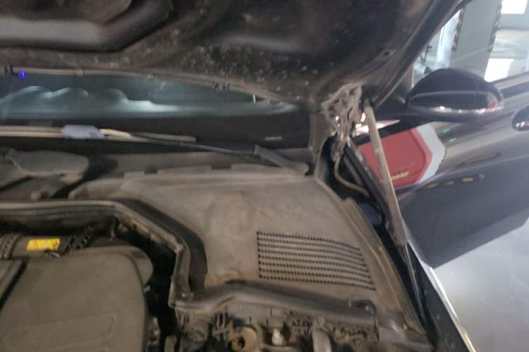 Used Mercedes-Benz C-Class 2022 C 200 L Sport Edition Engine Bay Left