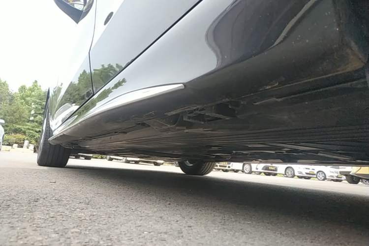 Used Mercedes-Benz C-Class 2022 Restyled C 200 L Sport Edition Left Side Sill