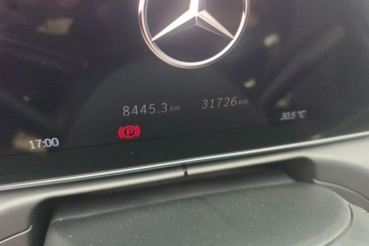 Used Mercedes-Benz C-Class 2022 Restyled C 260 L Sport Edition Odometer Close Up