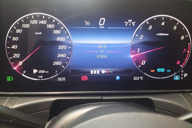 Used Mercedes-Benz C-Class 2022 Restyled C 200 L Sport Edition Odometer Close Up