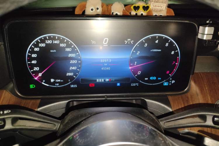Used Mercedes-Benz C-Class 2022 Facelift C 260 L Odometer Close Up