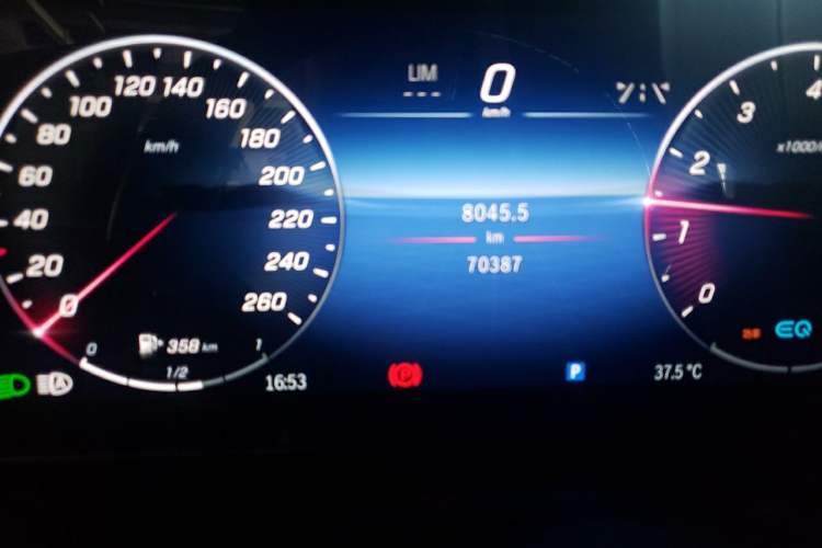 Used Mercedes-Benz C-Class 2022 C 200 L Sport Edition Odometer Close Up
