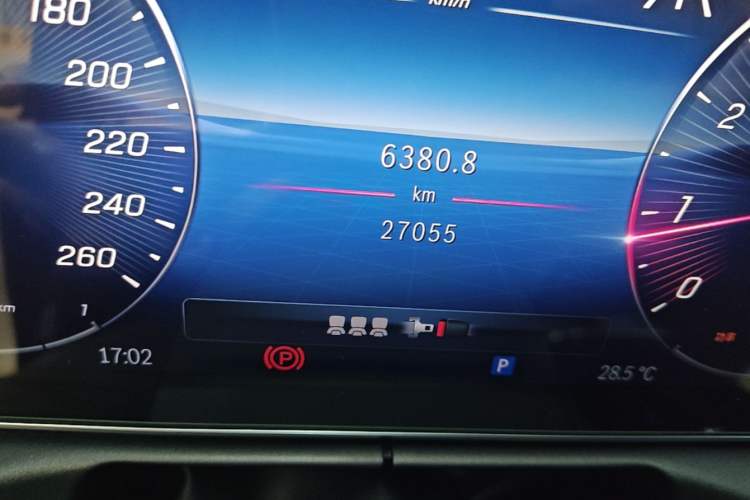 Used Mercedes-Benz C-Class 2022 C 260 L Odometer Close Up
