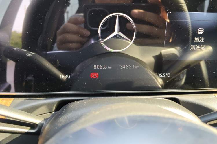 Used Mercedes-Benz C-Class 2022 Facelift C 260 L Odometer Close Up