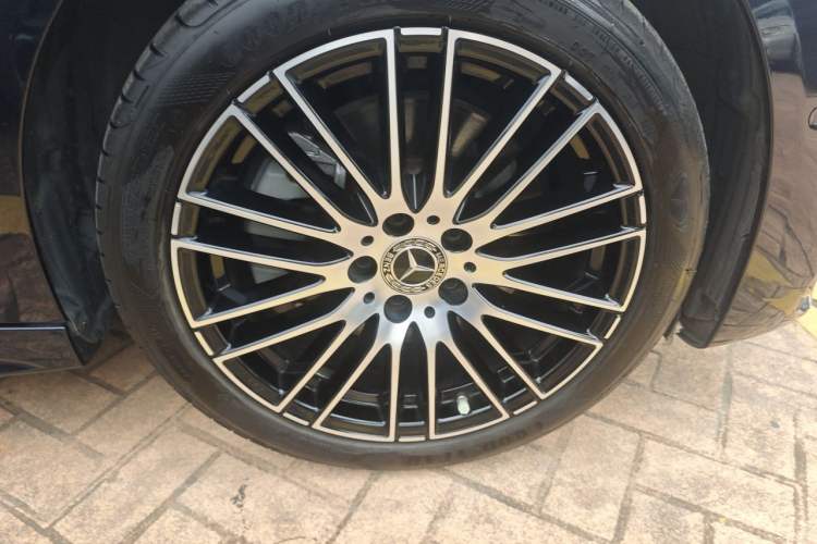 Used Mercedes-Benz C-Class 2022 Restyled C 260 L Sport Edition Right Front Wheel Hub