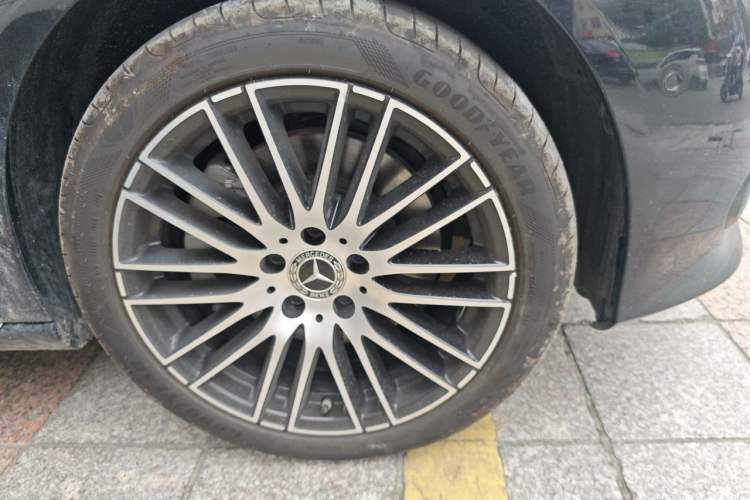 Used Mercedes-Benz C-Class 2022 C 260 L Right Front Wheel Hub