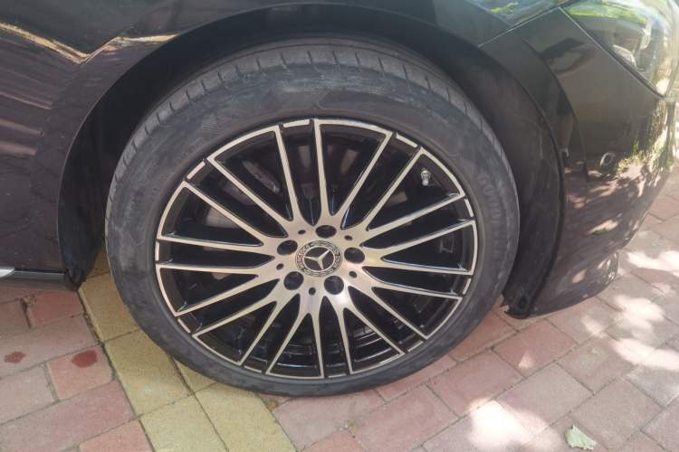 Used Mercedes-Benz C-Class 2022 Restyled C 260 L Sport Edition Right Front Wheel Hub