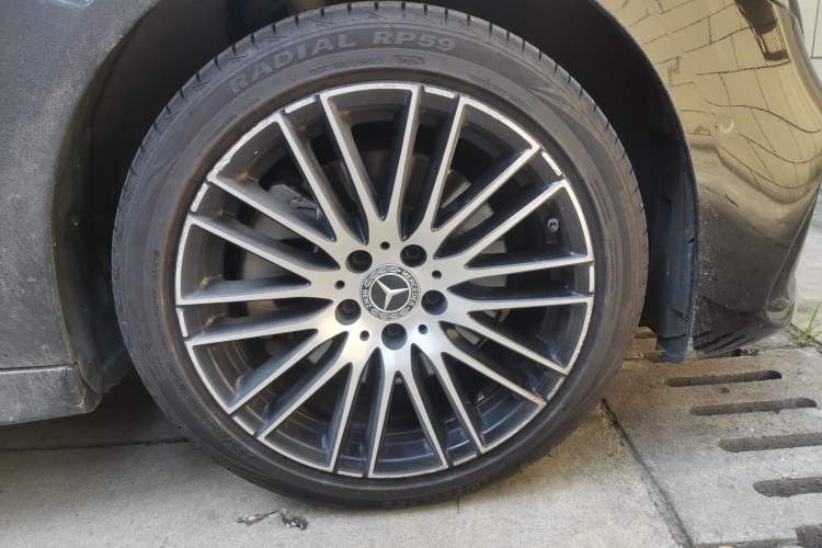 Used Mercedes-Benz C-Class 2022 C 260 L Right Front Wheel Hub