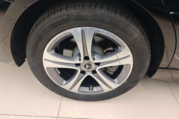 Used Mercedes-Benz C-Class 2022 Restyled C 200 L Sport Edition Right Rear Wheel Hub