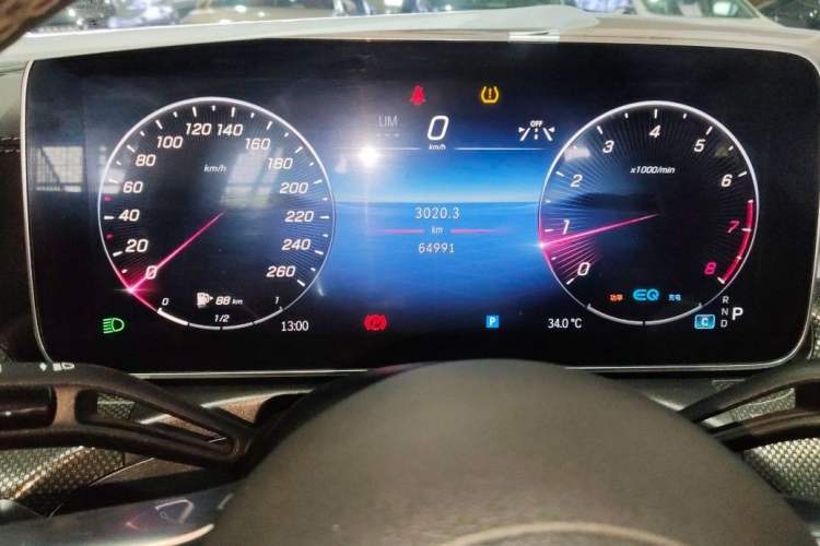 Used Mercedes-Benz C-Class 2022 C 200 L Sport Edition Odometer Close Up