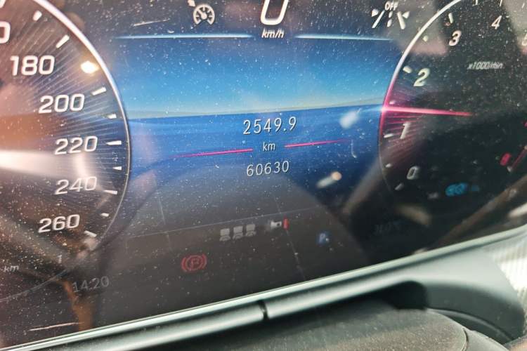 Used Mercedes-Benz C-Class 2022 Restyled C 260 L Sport Edition Odometer Close Up
