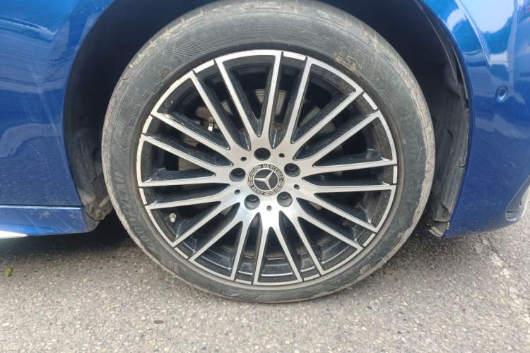 Used Mercedes-Benz C-Class 2022 Restyled C 260 L Sport Edition Right Front Wheel Hub