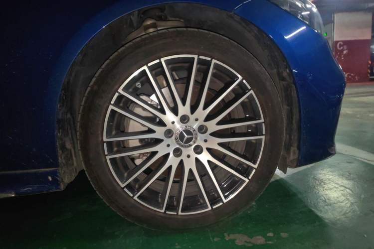 Used Mercedes-Benz C-Class 2022 Restyled C 260 L Sport Edition Right Front Wheel Hub