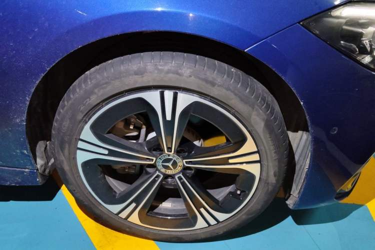 Used Mercedes-Benz C-Class 2022 Revised C 260 L Starry Night Sport Edition Right Front Wheel Hub