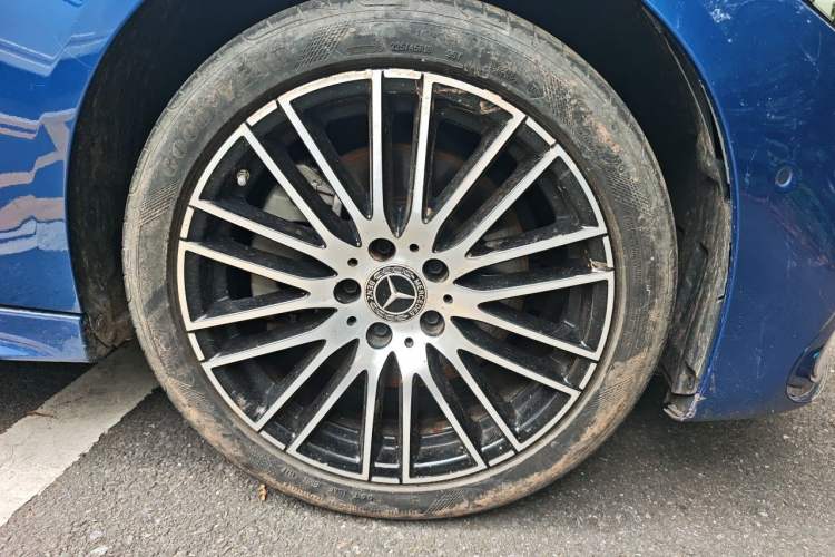 Used Mercedes-Benz C-Class 2022 Restyled C 260 L Sport Edition Right Front Wheel Hub