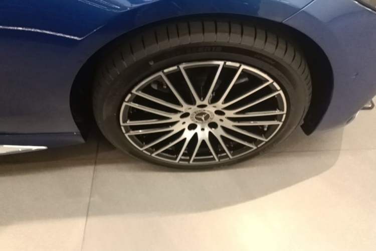 Used Mercedes-Benz C-Class 2022 Restyled C 260 L Sport Edition Right Front Wheel Hub