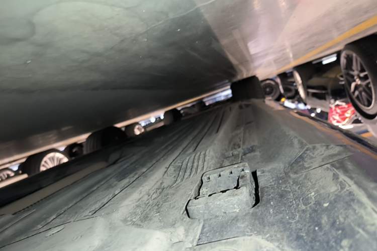 Used Mercedes-Benz C-Class 2022 C 260 L Sport Edition Right Side Sill