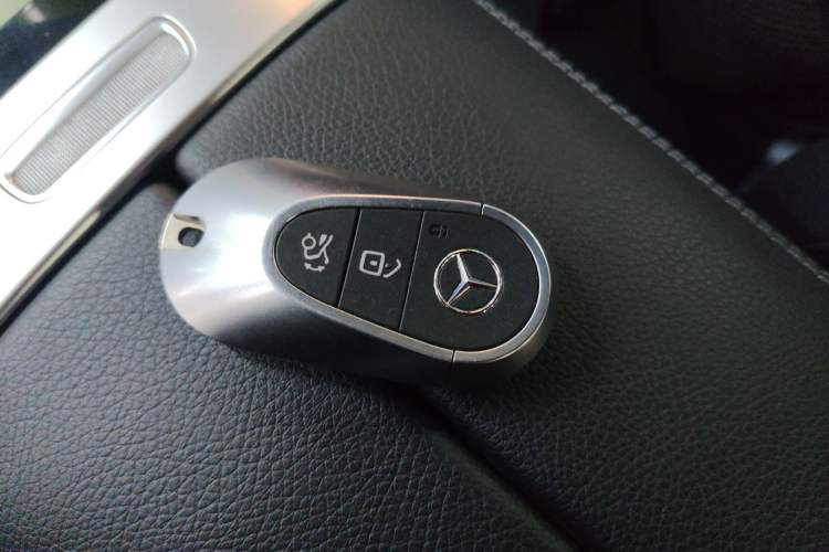 Used Mercedes-Benz C-Class 2022 Restyled C 260 L Sport Edition Vehicle Key