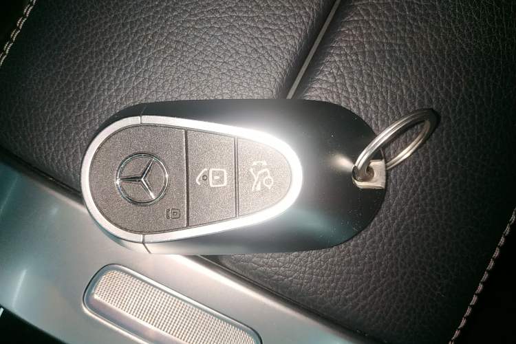 Used Mercedes-Benz C-Class 2022 Restyled C 260 L Sport Edition Vehicle Key