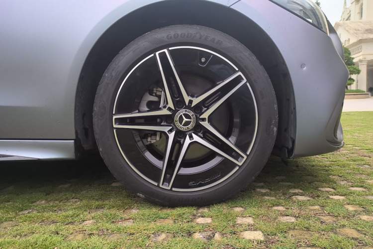 Used Mercedes-Benz C-Class 2022 Revised C 260 L Starry Night Sport Edition Right Front Wheel Hub