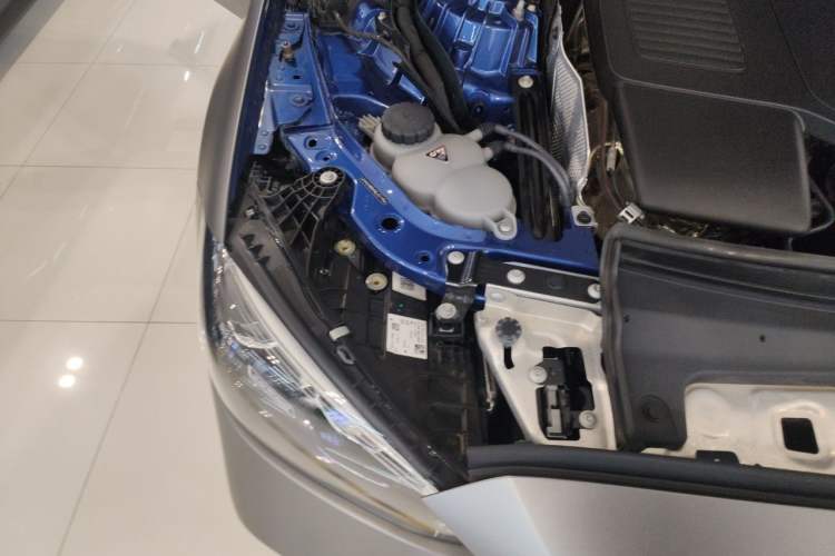 Used Mercedes-Benz C-Class 2022 C 200 L Sport Edition Engine Bay Right