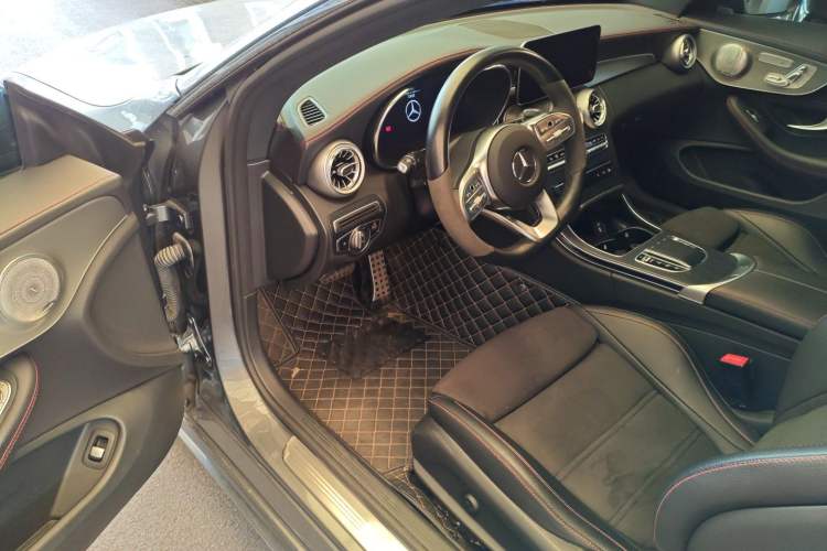 Used Mercedes-Benz C-Class 2022 Refreshed C 260 Coupe Interior 3