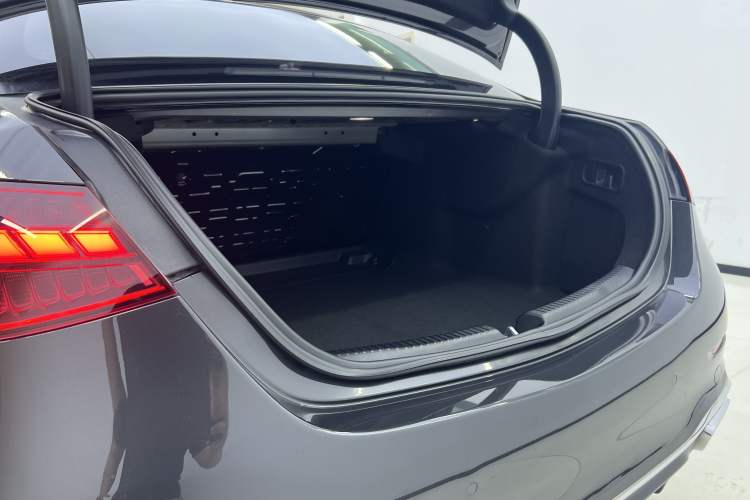 Used Mercedes-Benz C-Class 2022 Restyled C 260 L Sport Edition Interior 9