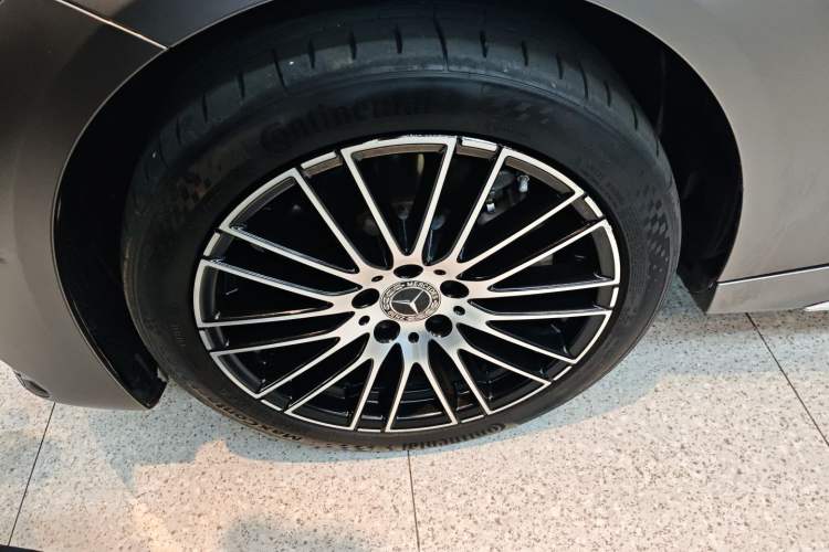Used Mercedes-Benz C-Class 2022 Restyled C 260 L Sport Edition Left Front Wheel Hub