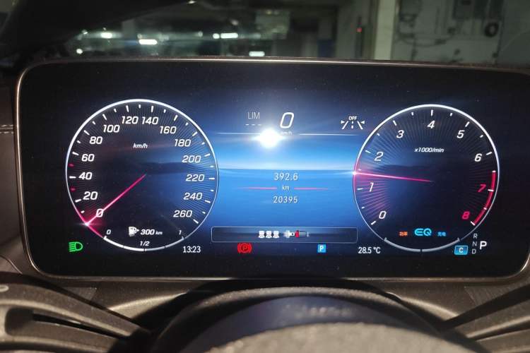 Used Mercedes-Benz C-Class 2022 C 200 L Sport Edition Odometer Close Up