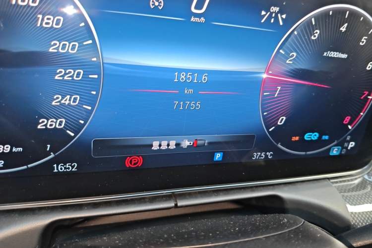 Used Mercedes-Benz C-Class 2022 C 260 L Sport Edition Odometer Close Up