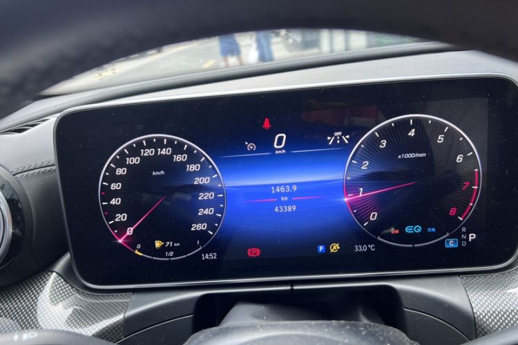 Used Mercedes-Benz C-Class 2022 Restyled C 260 L Sport Edition Odometer Close Up