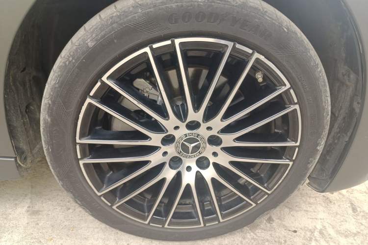 Used Mercedes-Benz C-Class 2022 C 260 L Obsidian Night Sport Edition Right Front Wheel Hub