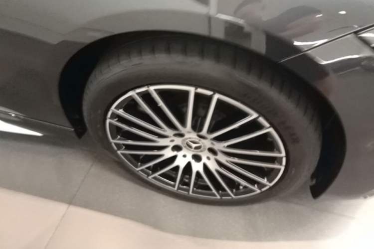 Used Mercedes-Benz C-Class 2022 Restyled C 260 L Sport Edition Right Front Wheel Hub