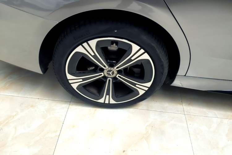 Used Mercedes-Benz C-Class 2022 Revised C 260 L Starry Night Sport Edition Right Rear Wheel Hub