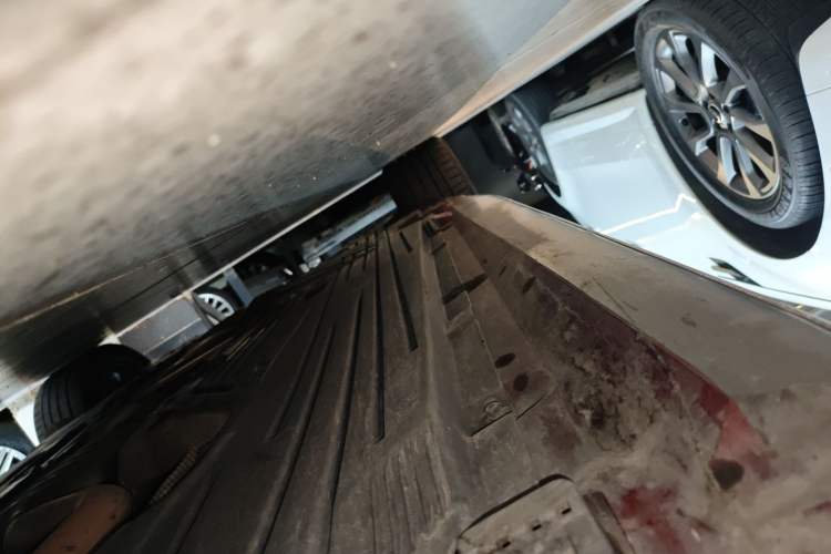 Used Mercedes-Benz C-Class 2022 Restyled C 260 L Sport Edition Right Side Sill