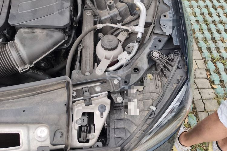 Used Mercedes-Benz C-Class 2022 C 200 L Sport Edition Engine Bay Left