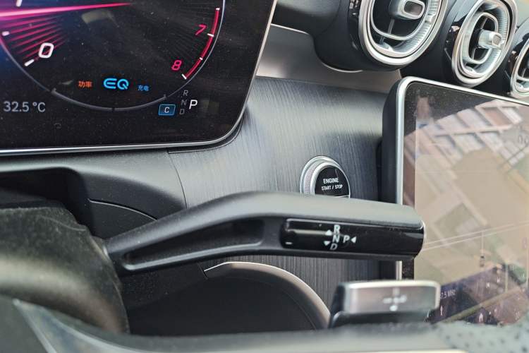 Used Mercedes-Benz C-Class 2022 C 260 L Obsidian Night Sport Edition Gear Lever