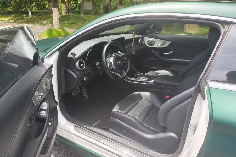 Used Mercedes-Benz C-Class 2022 Refresh C 200 Coupe Interior 1
