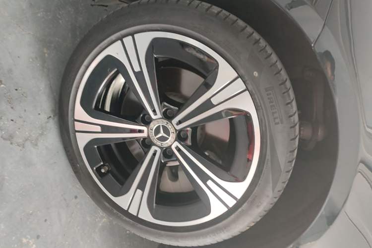 Used Mercedes-Benz C-Class 2022 Revised C 260 L Starry Night Sport Edition Left Front Wheel Hub