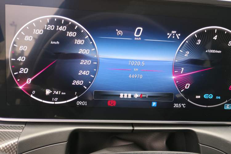 Used Mercedes-Benz C-Class 2022 Restyled C 260 L Sport Edition Odometer Close Up