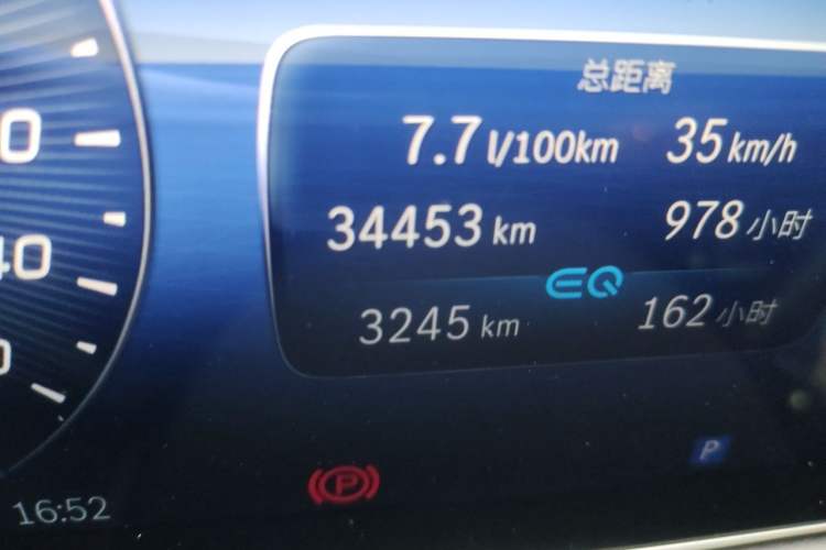 Used Mercedes-Benz C-Class 2022 Restyled C 200 L Sport Edition Odometer Close Up